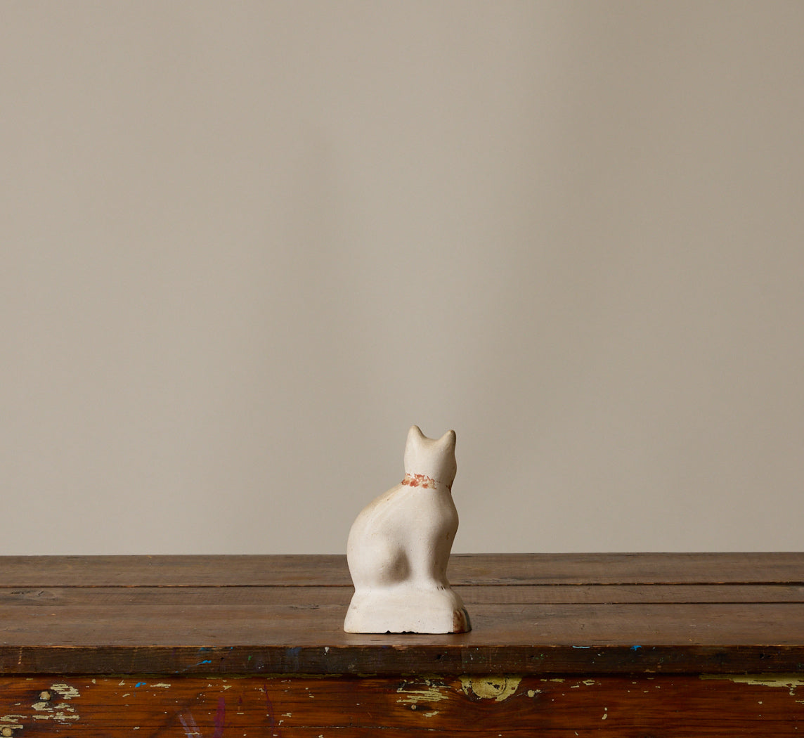 19TH CENTURY AMERICAN CHALKWARE CAT