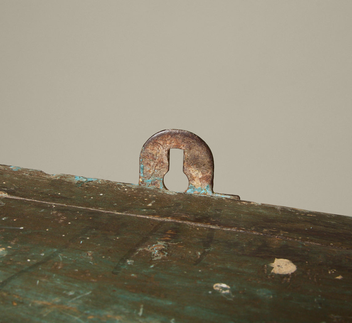 19TH CENTURY PRIMITIVE GREEN PAINTED WALL SHELF
