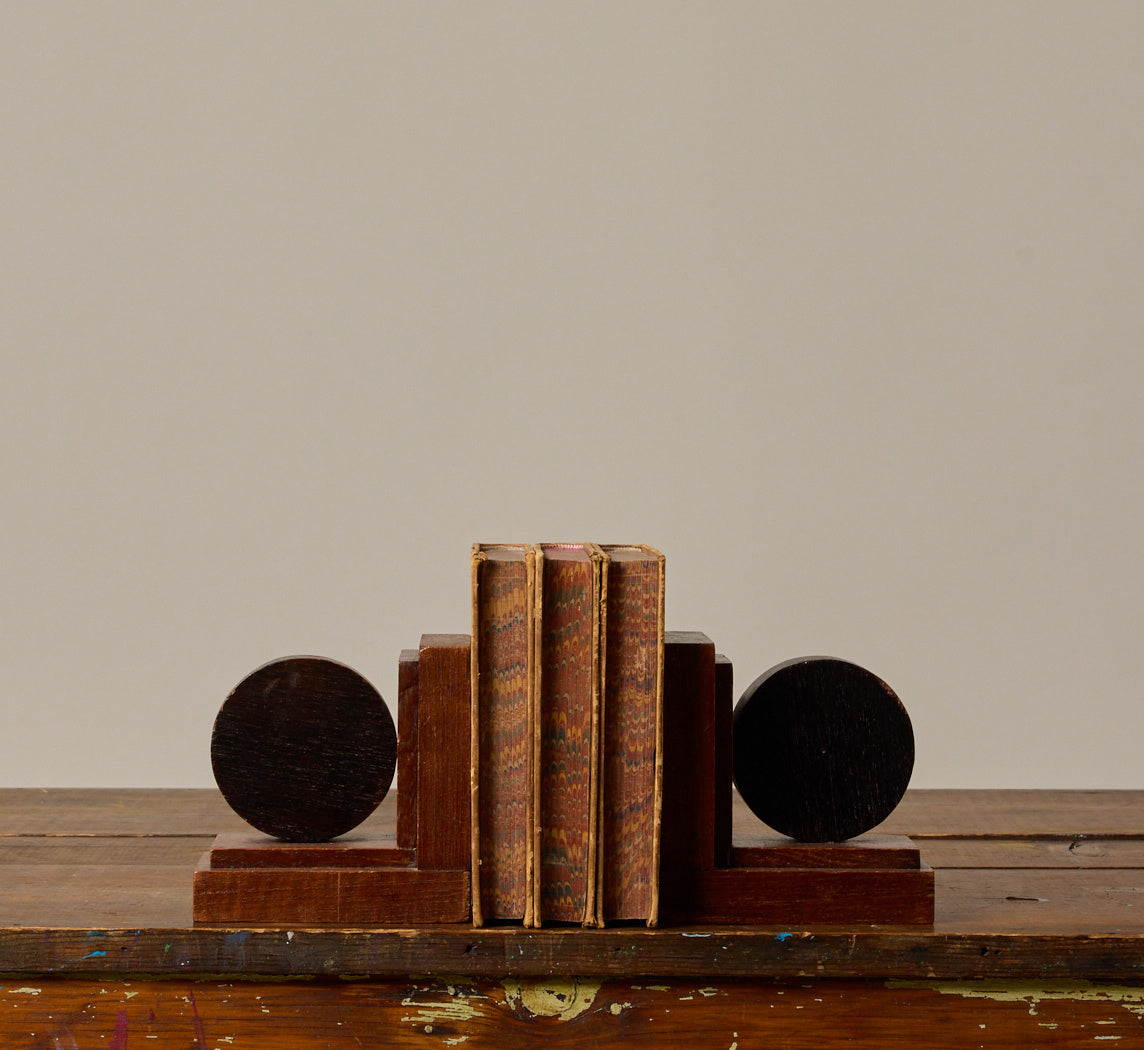 PAIR OF 1920S AMSTERDAM SCHOOL MODERNIST OAK BOOKENDS