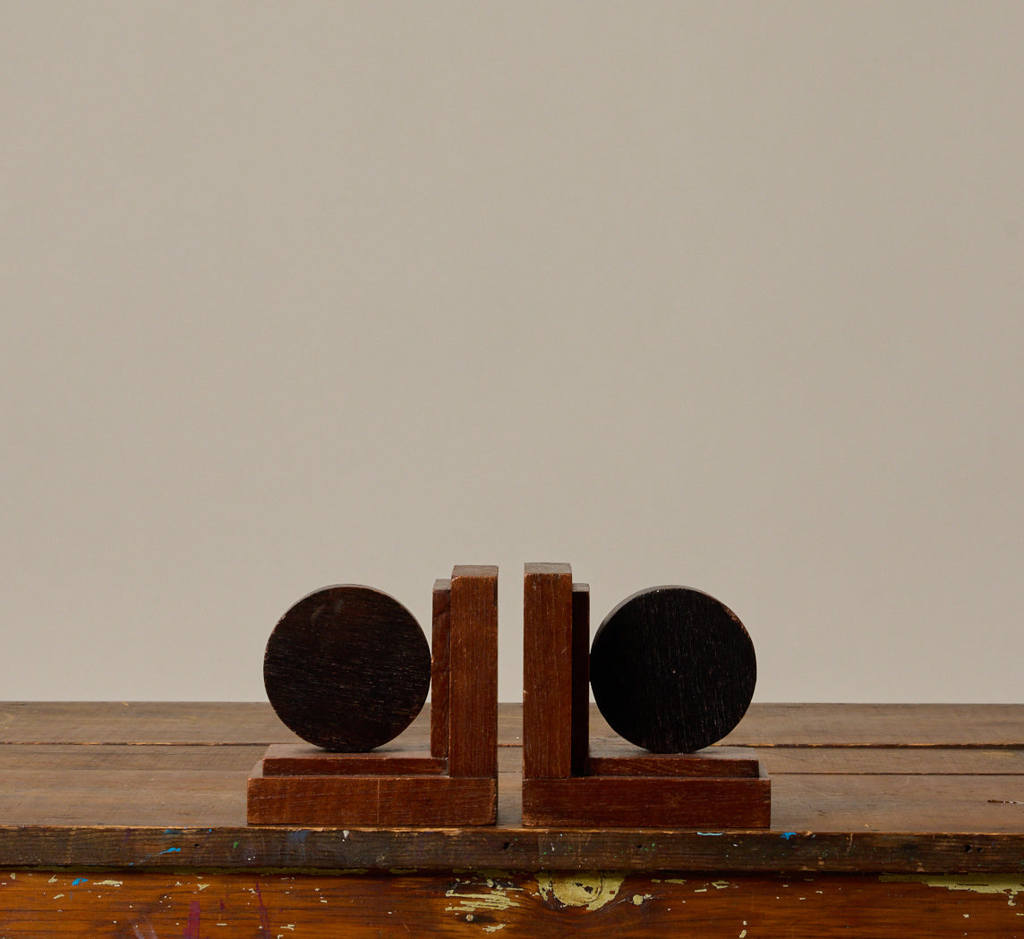 PAIR OF 1920S AMSTERDAM SCHOOL MODERNIST OAK BOOKENDS