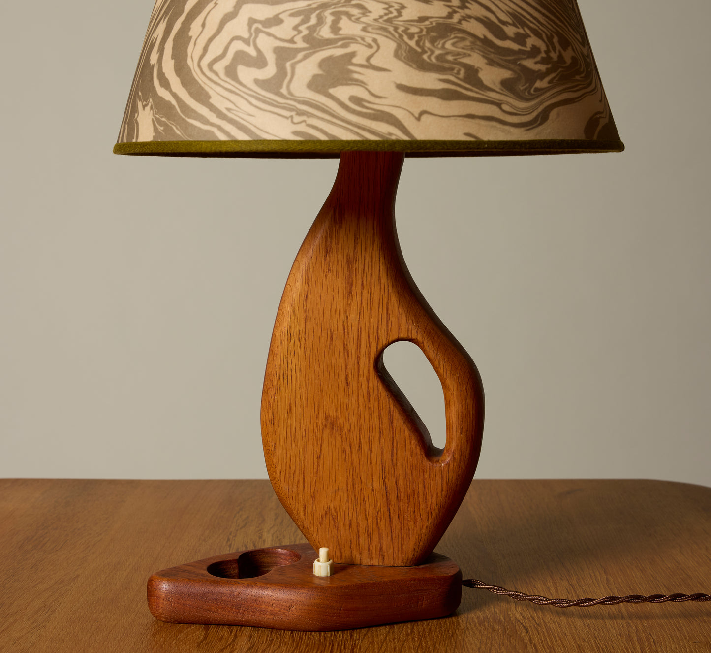 1960S SWEDISH SCULPTURAL WOODEN TABLE LAMP