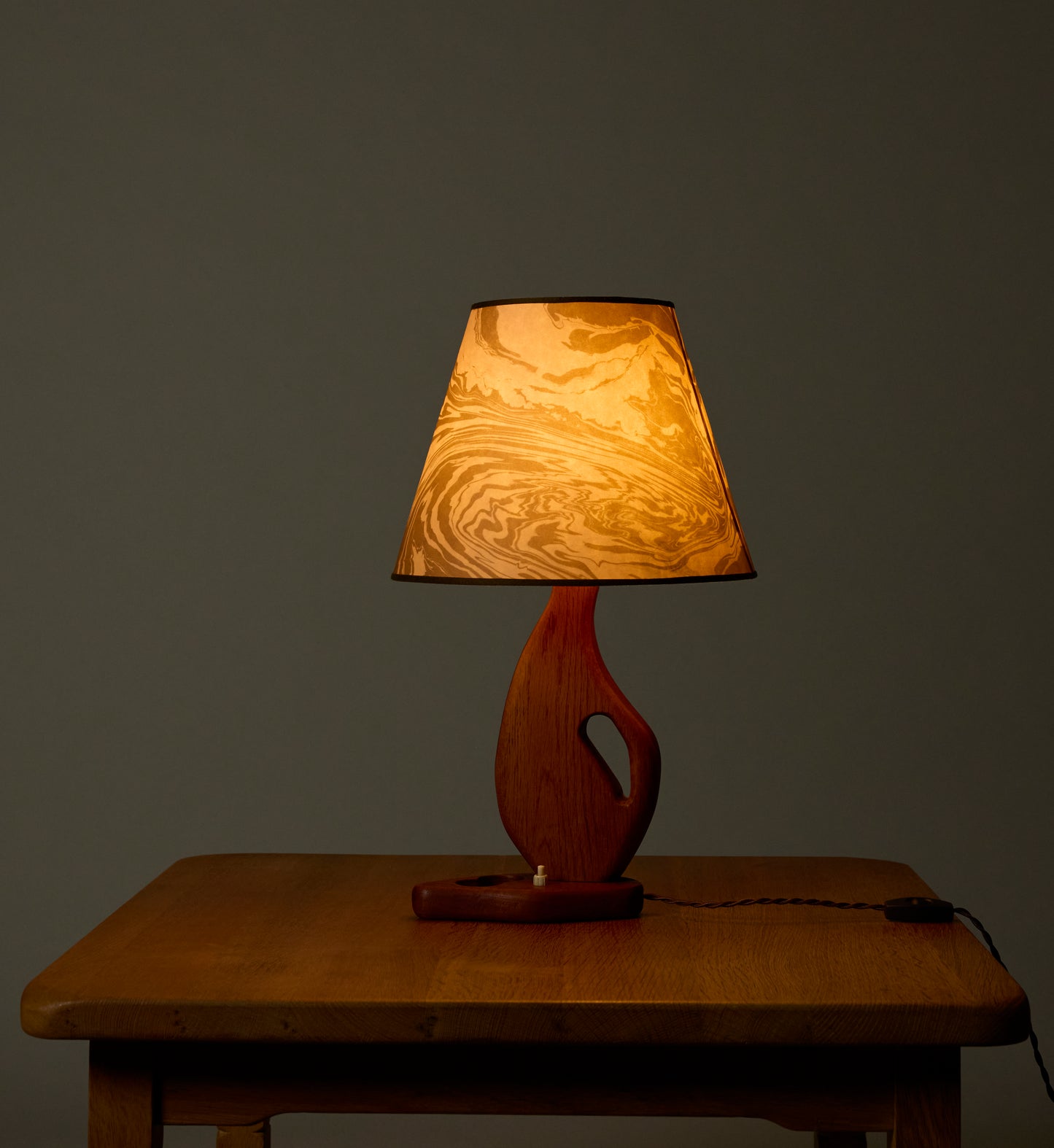 1960S SWEDISH SCULPTURAL WOODEN TABLE LAMP