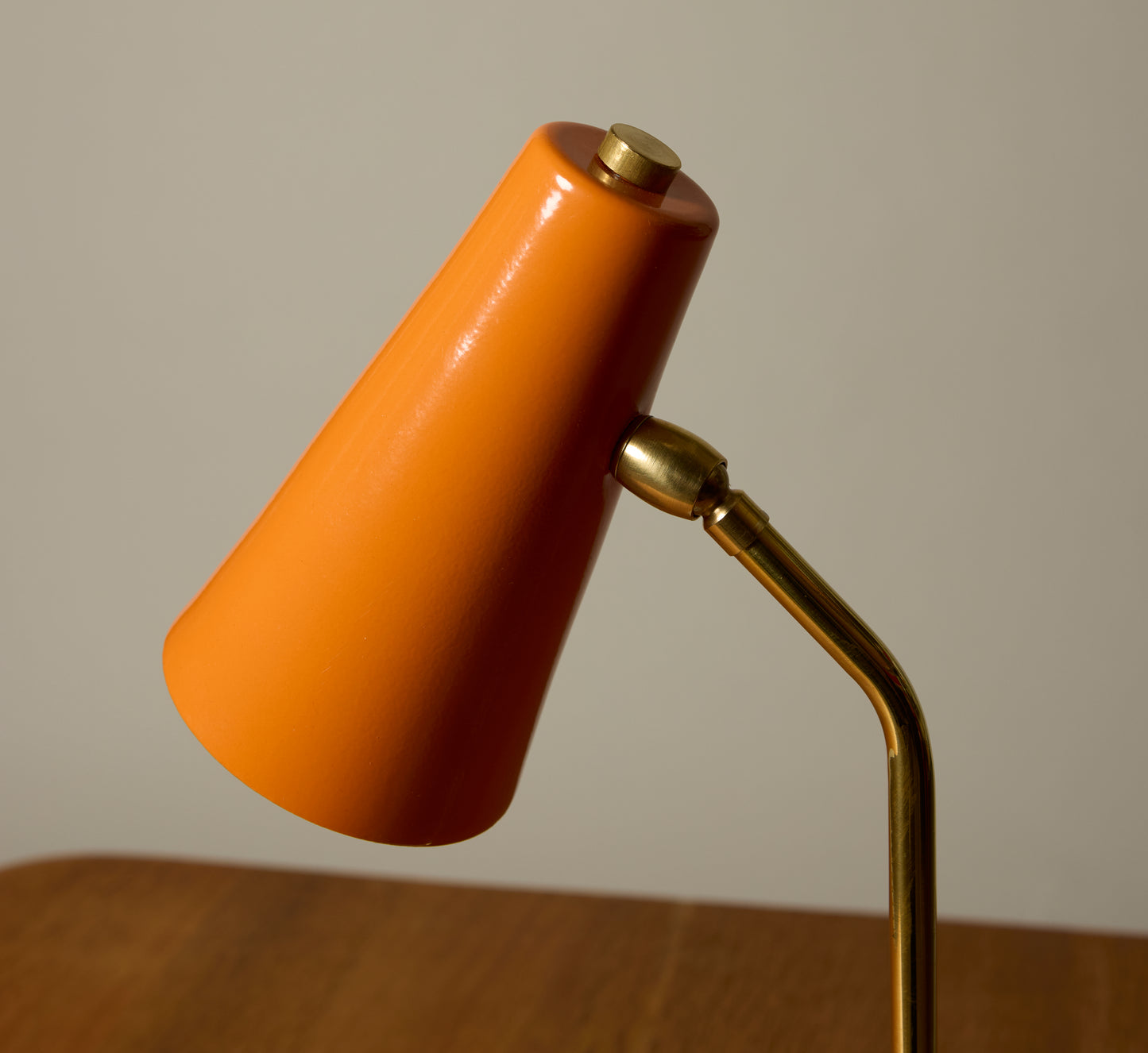 1960S ITALIAN TABLE LAMP WITH MARBLE BASE AND ORANGE SHADE