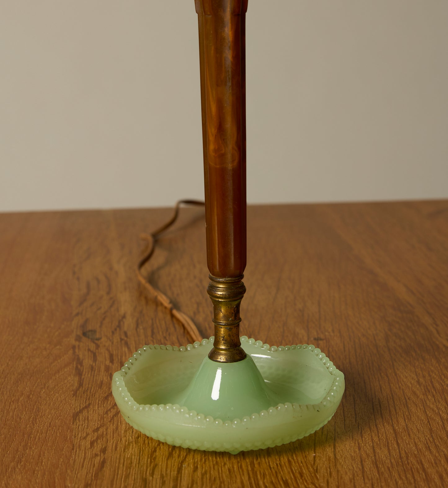 ART DECO JADE  BAKELITE TABLE LAMP WITH SUMINGASHI SHADE