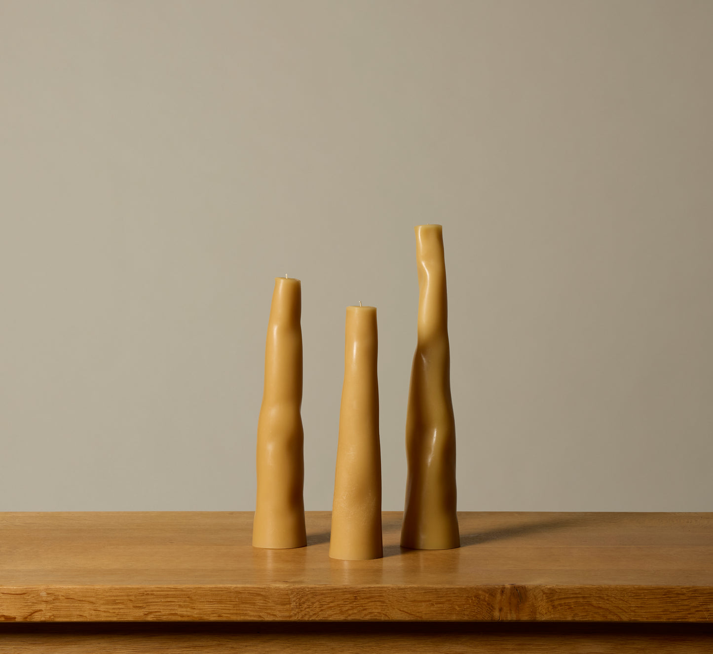 WOBBLE CANDLE SET IN NATURAL BY HANDS