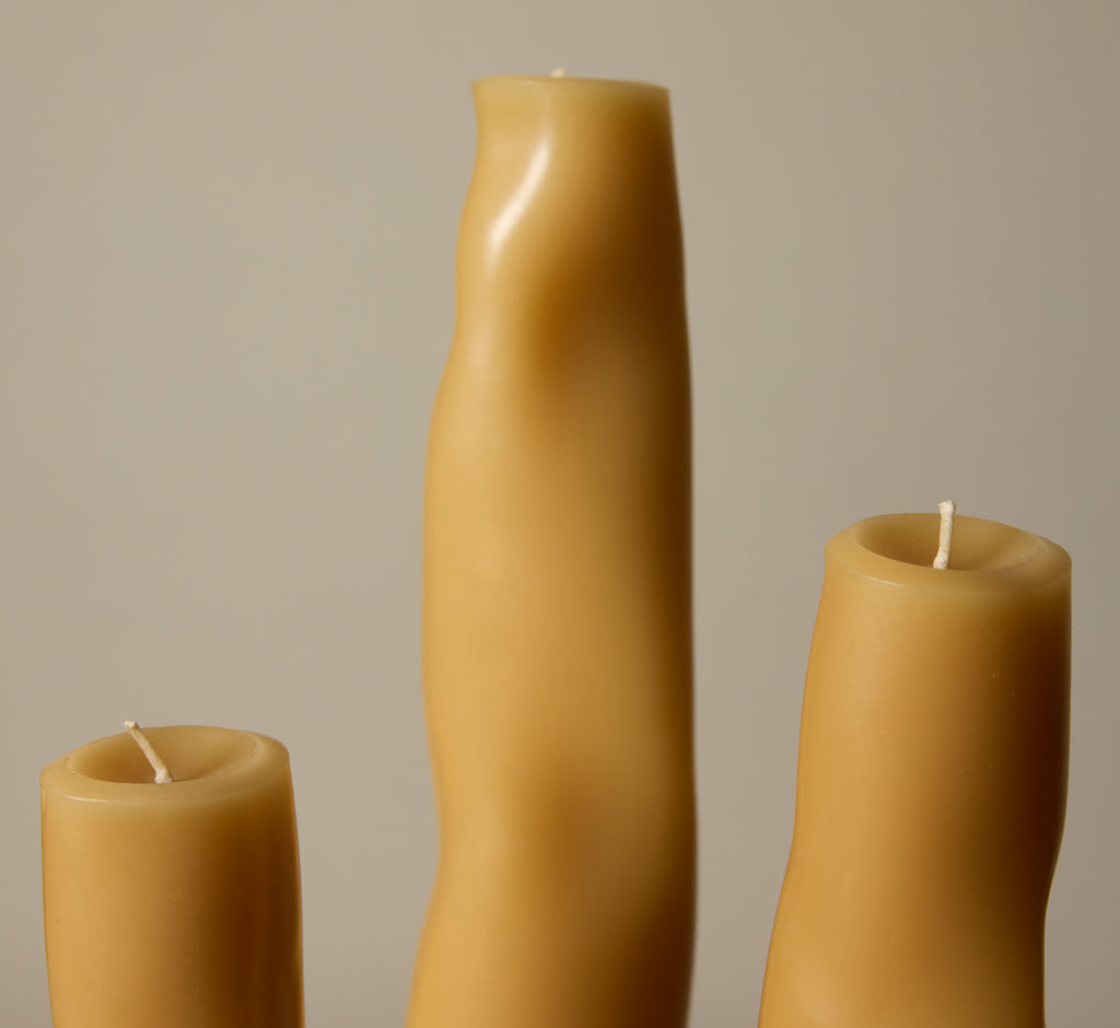 WOBBLE CANDLE SET IN NATURAL BY HANDS