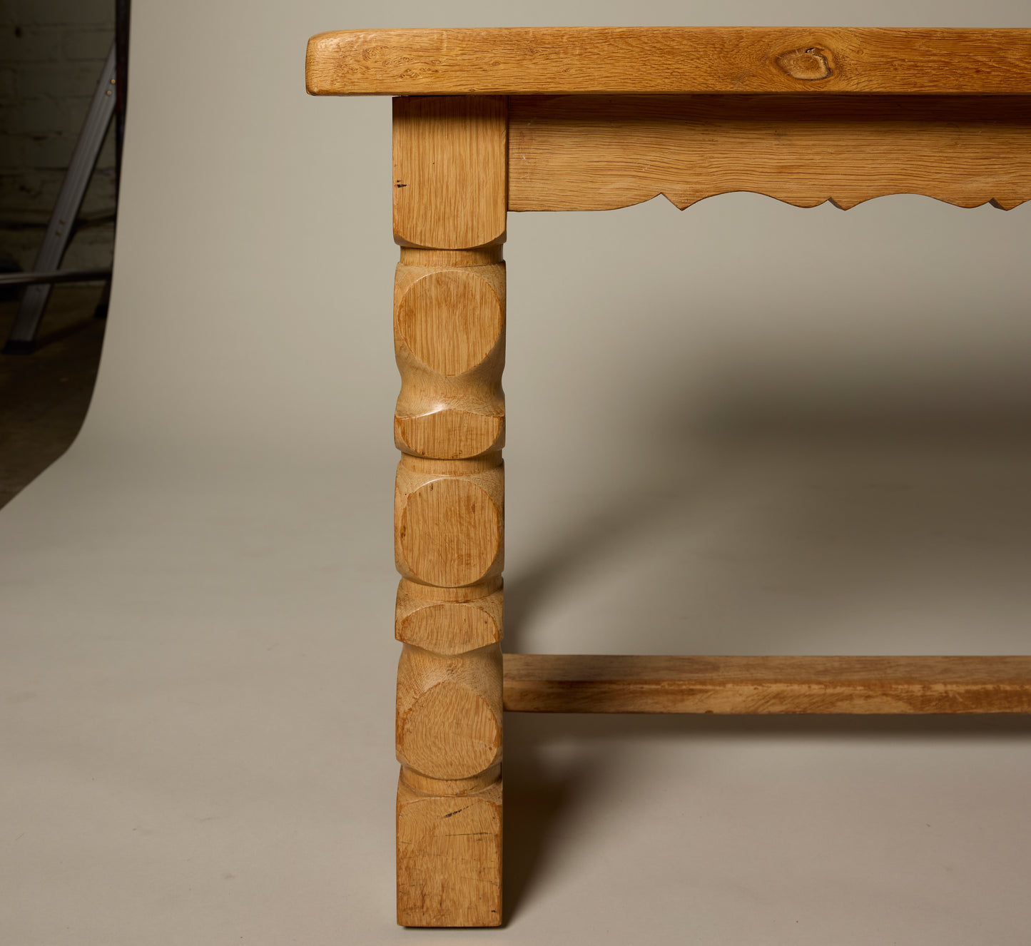 1970S OAK COFFEE TABLE IN THE STYLE OF HENNING KJAERNULF