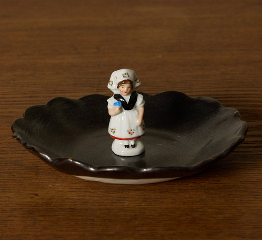 ABRA CERAMIC FIGURINE DISH - METALLIC GLAZE WITH SCALLOPED EDGE