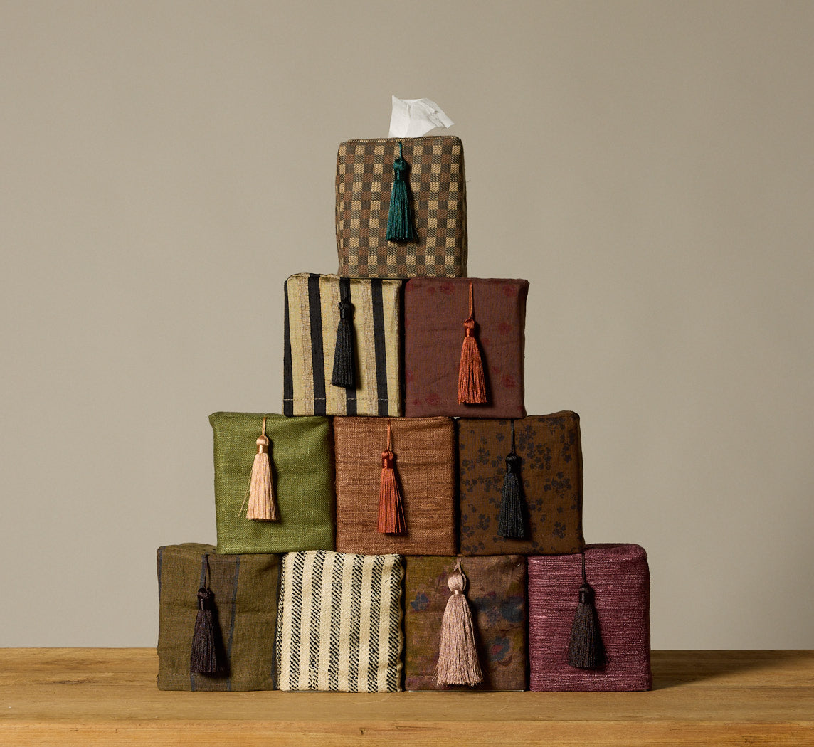 PIERCE & WARD ACORN  TISSUE BOX COVER IN RAW SILK