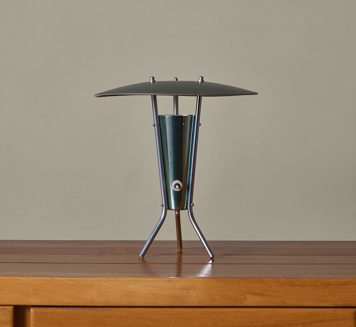 1960s TRIPOD DESK LAMP IN THE STYLE OF STILNOVO