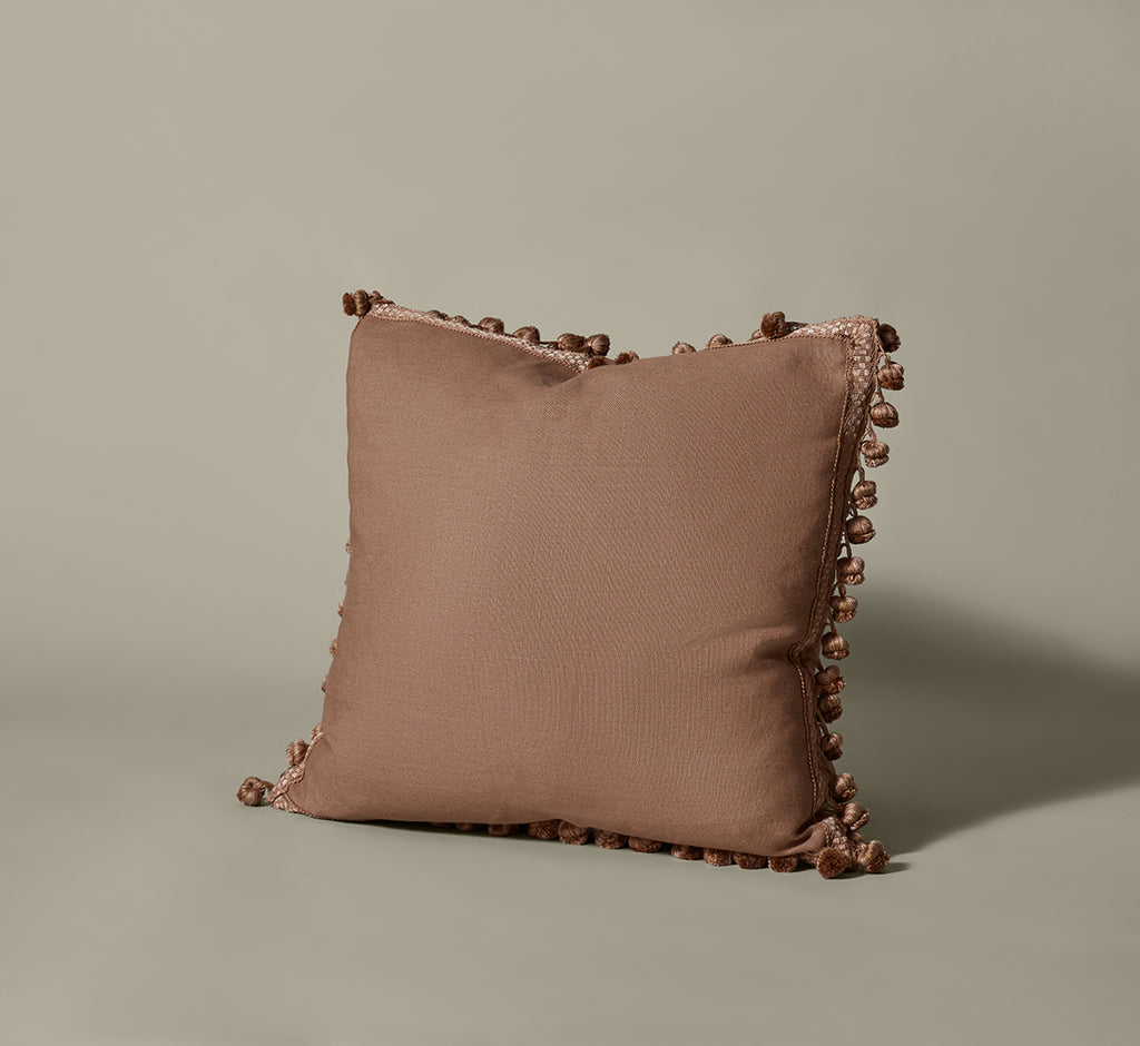 THE MAGPIE PILLOW