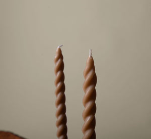 SPIRAL TAPER BEESWAX CANDLE IN TAUPE