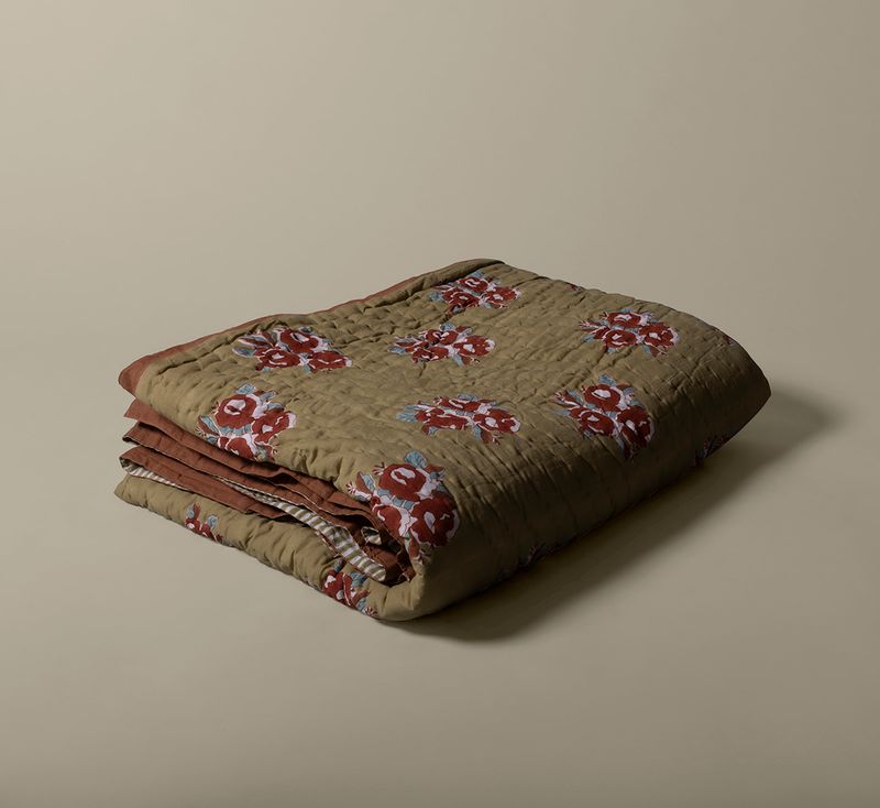 SARA HAND BLOCK-PRINTED REVERSIBLE QUILT IN KHAKI SAGE (QUEEN/KING)