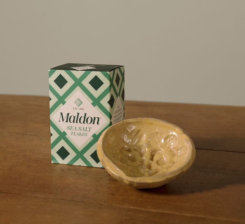 MALDON SALT WITH VINTAGE CIRCULAR SICILIAN VESSEL