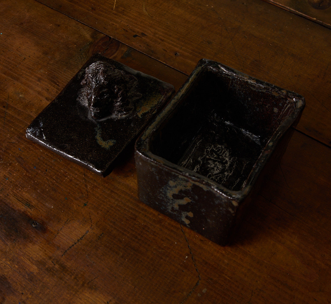 BLACK CERAMIC FIGURE BOX WITH BUST