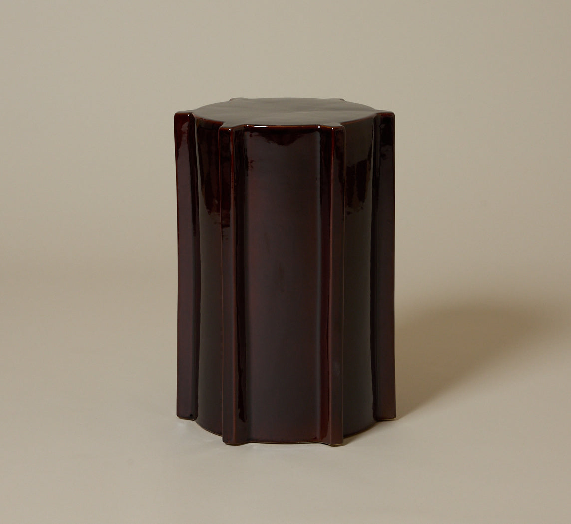 GEOMETRICAL PAWN STONEWARE SIDE TABLE IN DARK BROWN