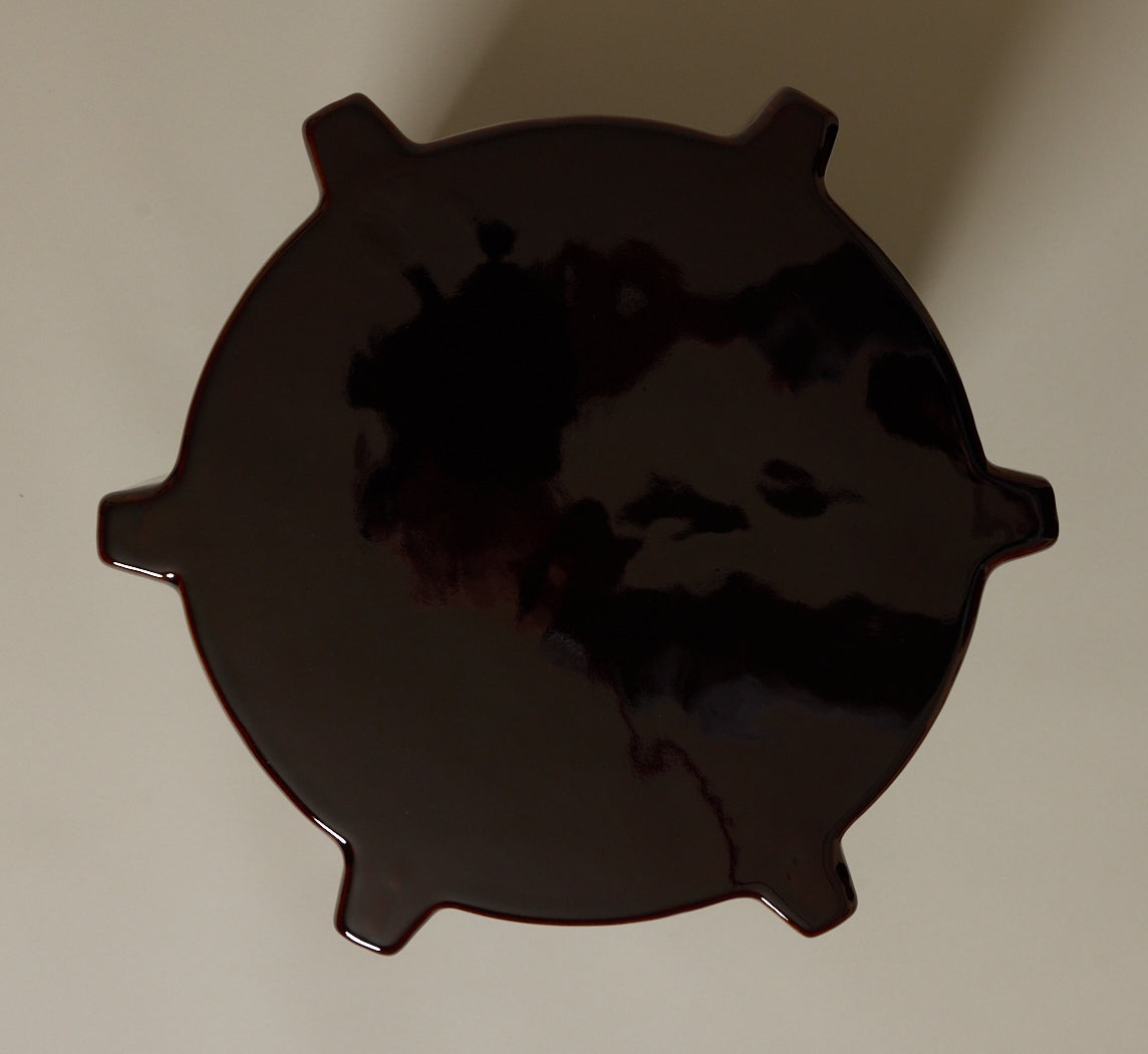 GEOMETRICAL PAWN STONEWARE SIDE TABLE IN DARK BROWN