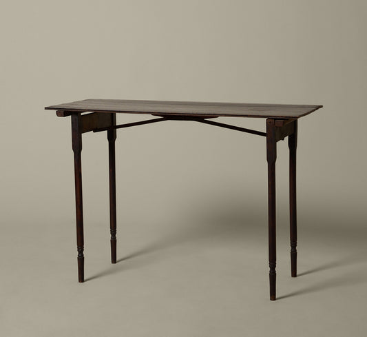 EARLY AMERICAN PETITE NOIR WOODEN SIDE TABLE