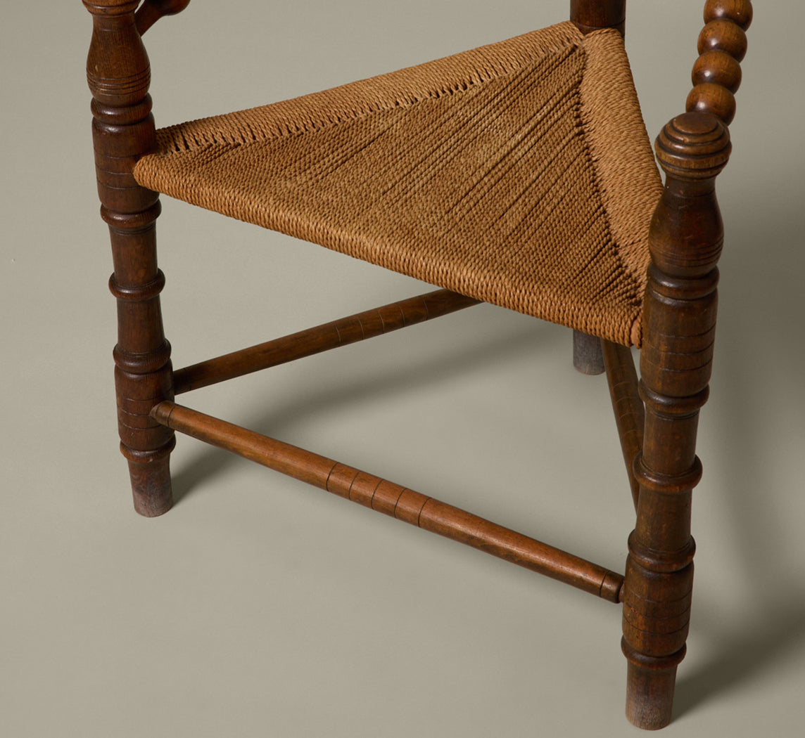 EARLY 20TH CENTURY DUTCH OAK CORNER CHAIR