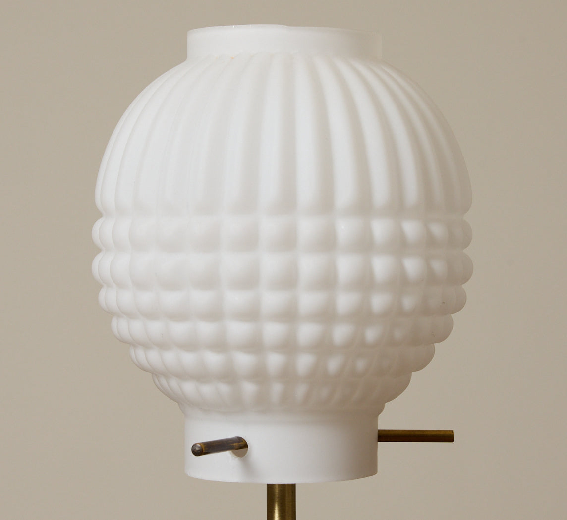 PAIR OF 1950S ITALIAN TABLE LAMPS IN OPALINE GLASS AND BRASS