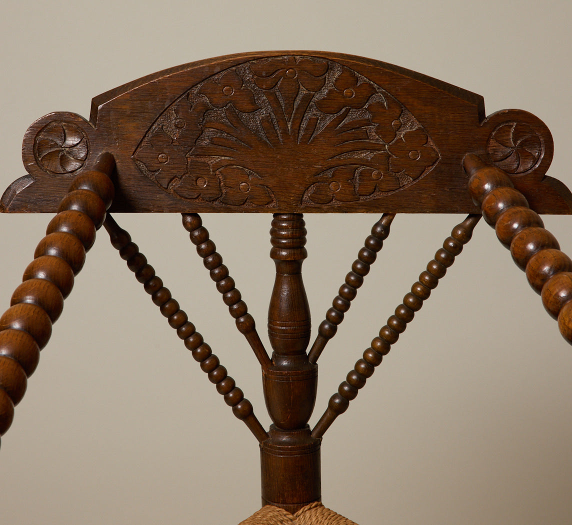 EARLY 20TH CENTURY DUTCH OAK CORNER CHAIR