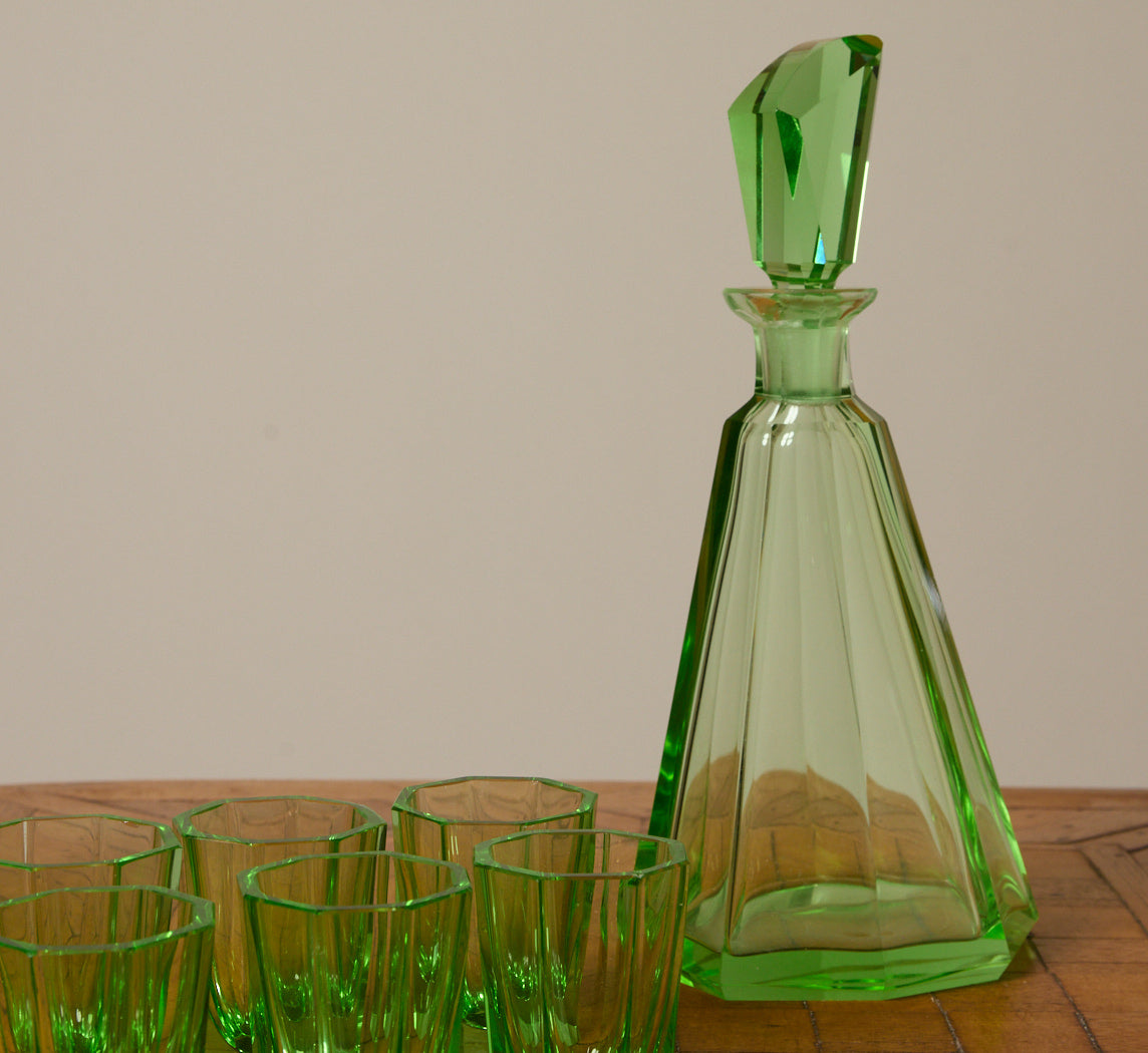 1920S EMERALD ART DECO DECANTER SET