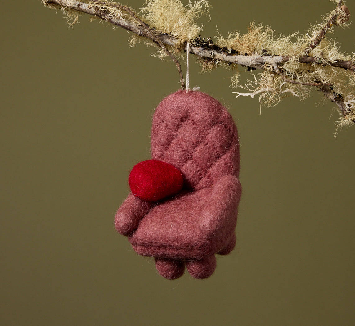 FELTED WOOL CHAIR ORNAMENT IN MAUVE