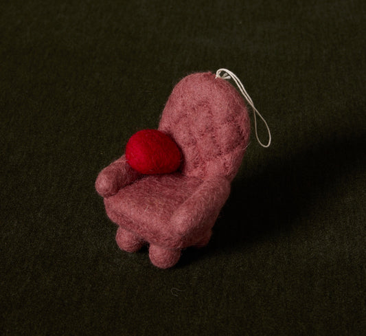 FELTED WOOL CHAIR ORNAMENT IN MAUVE