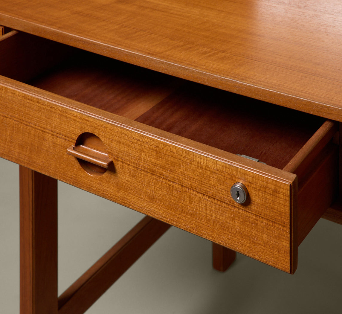 20TH CENTURY DANISH PARTNERS DESK