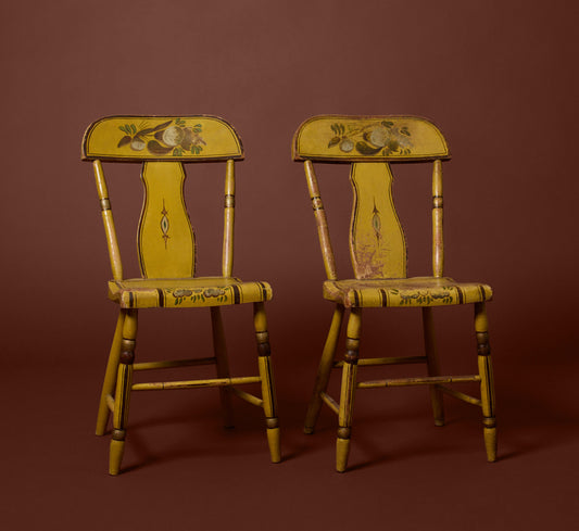 PAIR OF 19TH CENTURY PENNSYLVANIA YELLOW PAINTED FIDDLEBACK CHAIRS