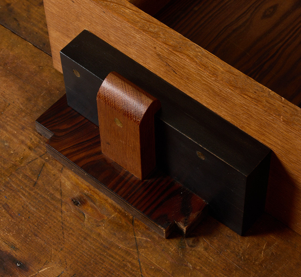 1920S AMSTERDAM SCHOOL OAK & ROSEWOOD WALL SHELF