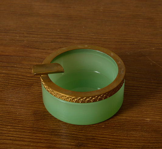 EARLY 20TH CENTURY FRENCH ART NOUVEAU OPALINE ASHTRAY