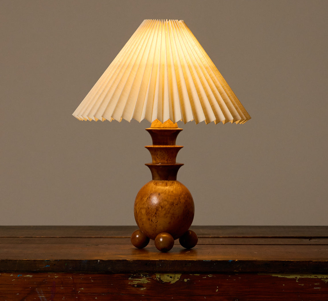 1930S ART DECO BURLED WOOD TABLE LAMP
