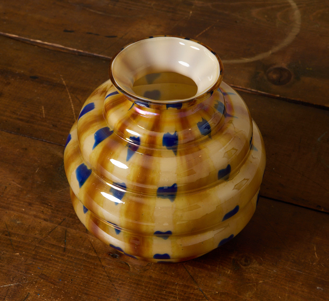 1940S RIBBED SPATTER GLASS VASE