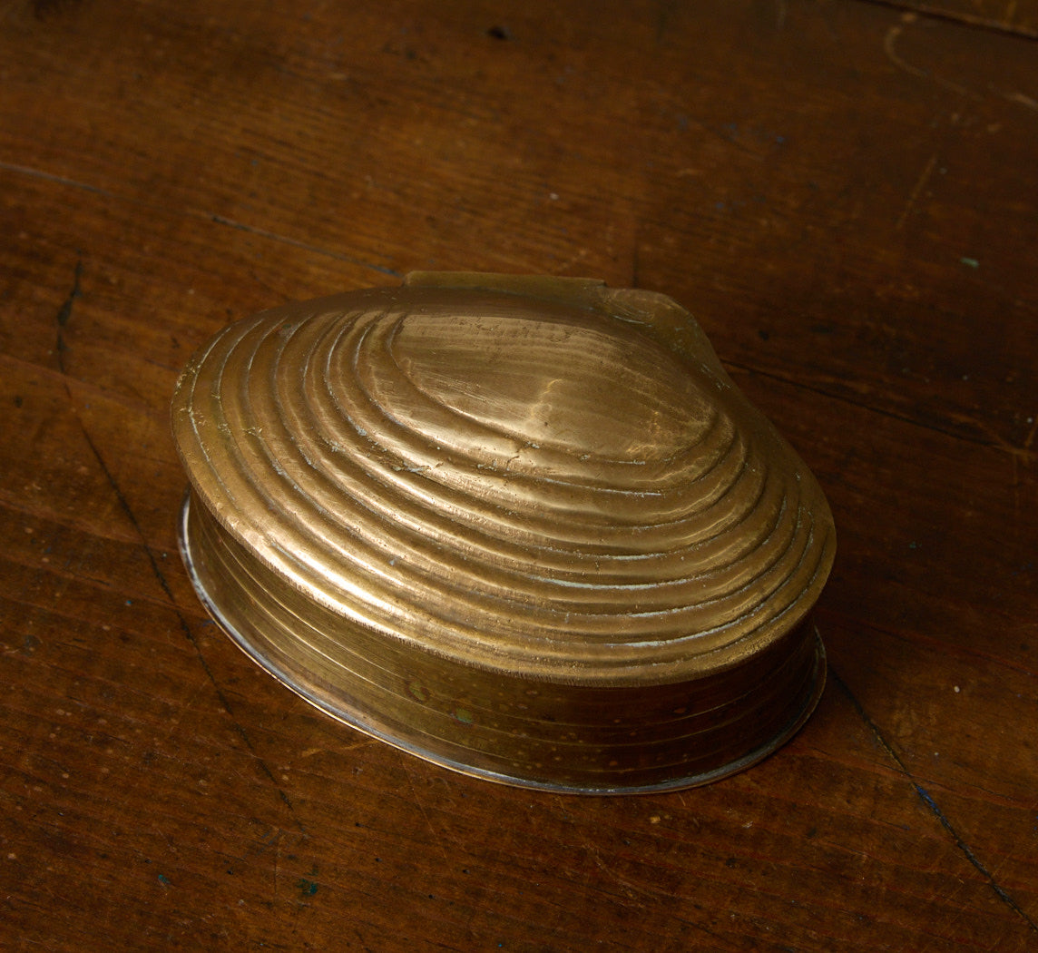 ANTIQUE BRASS SEASHELL BOX