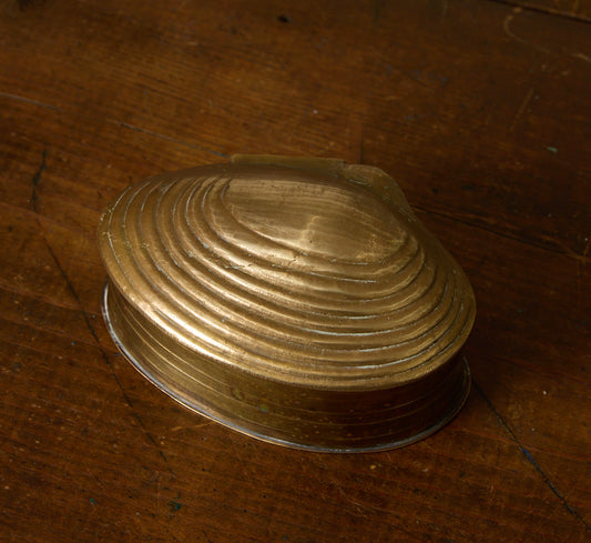 ANTIQUE BRASS SEASHELL BOX