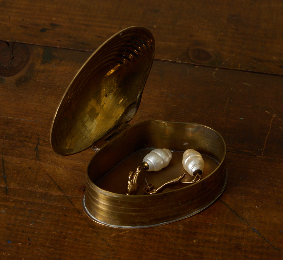 ANTIQUE BRASS SEASHELL BOX