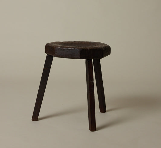 19TH CENTURY DUTCH OAK MILKING STOOL