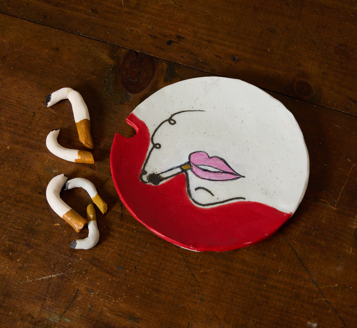 CERAMIC ASHTRAY IN RED WITH PINK LIPS BY ABRA