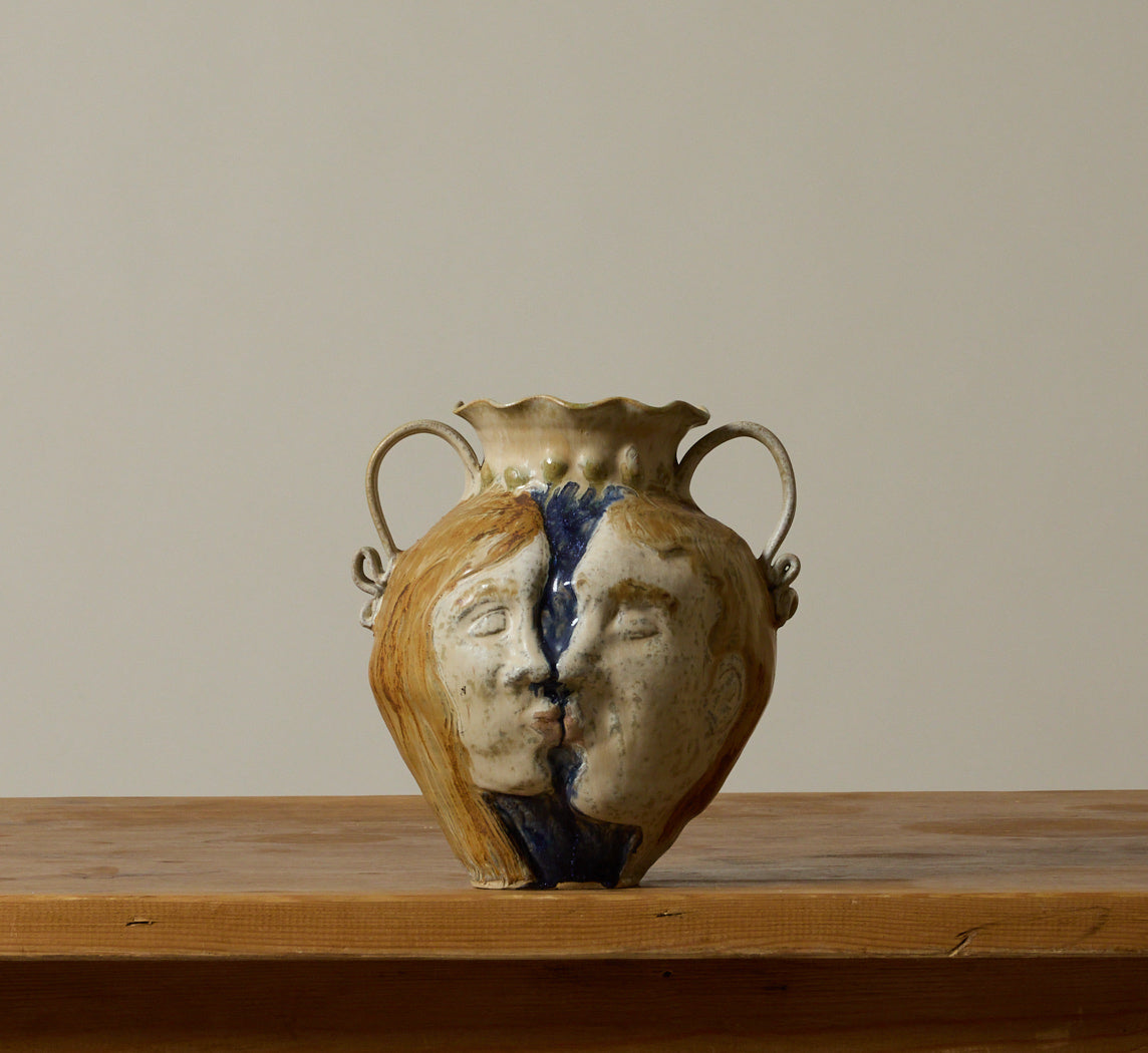 VINTAGE FOLK ART KISSING FACES VASE