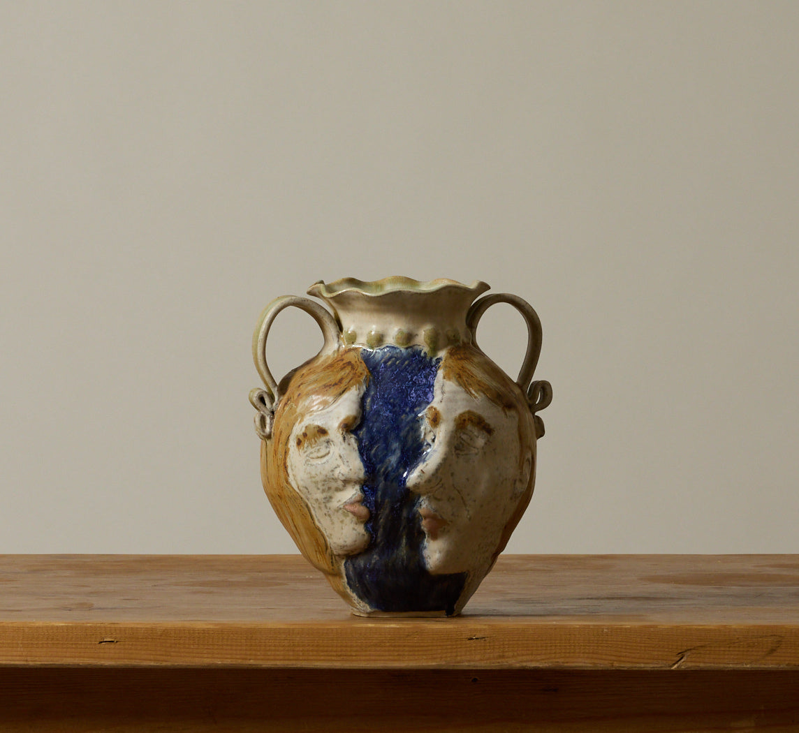 VINTAGE FOLK ART KISSING FACES VASE