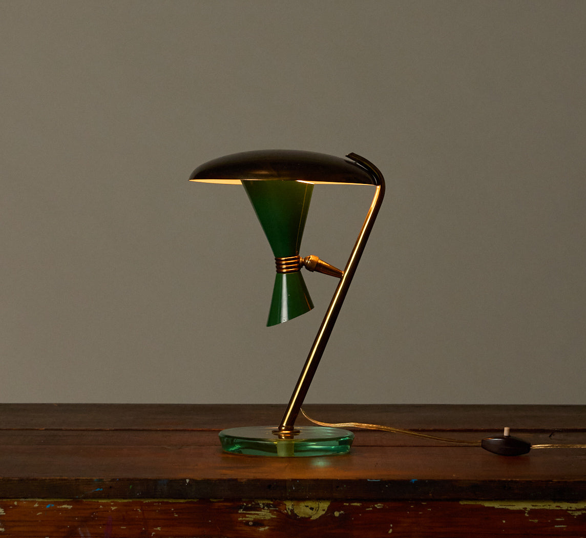 ITALIAN BRASS AND GLASS TABLE LAMP IN THE STYLE OF FONTANA ARTE