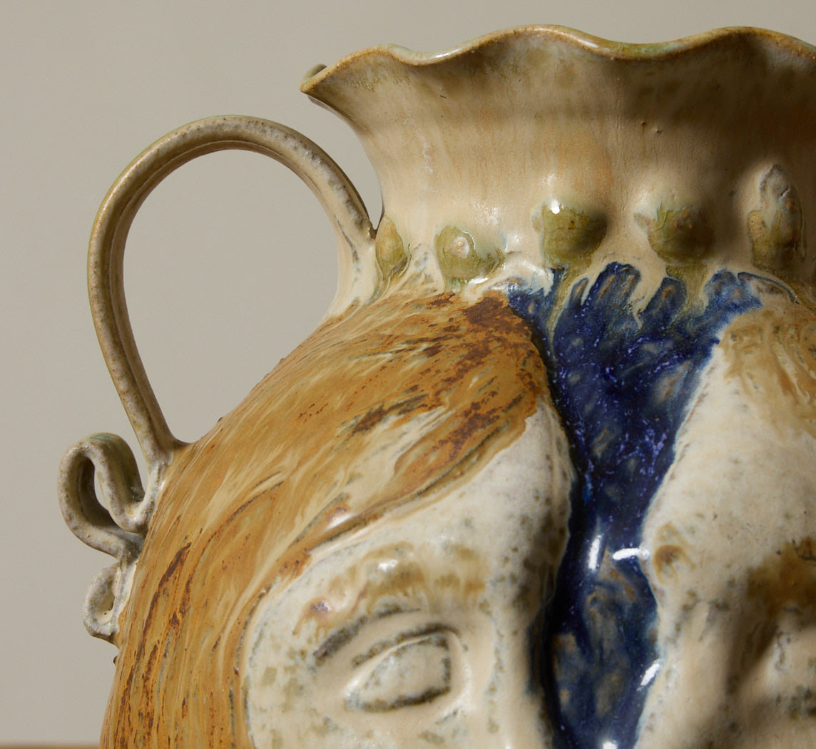 VINTAGE FOLK ART KISSING FACES VASE