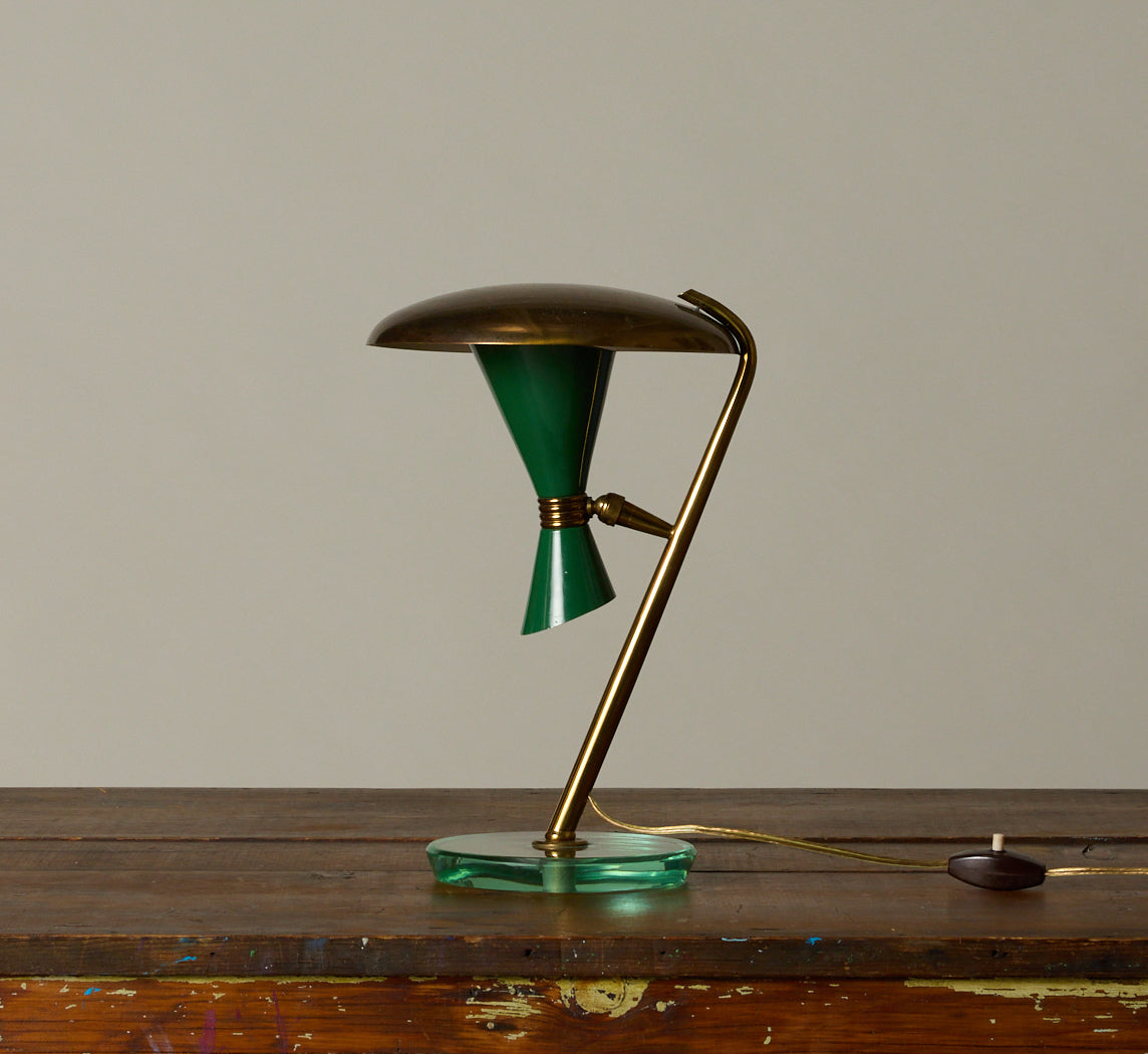 ITALIAN BRASS AND GLASS TABLE LAMP IN THE STYLE OF FONTANA ARTE