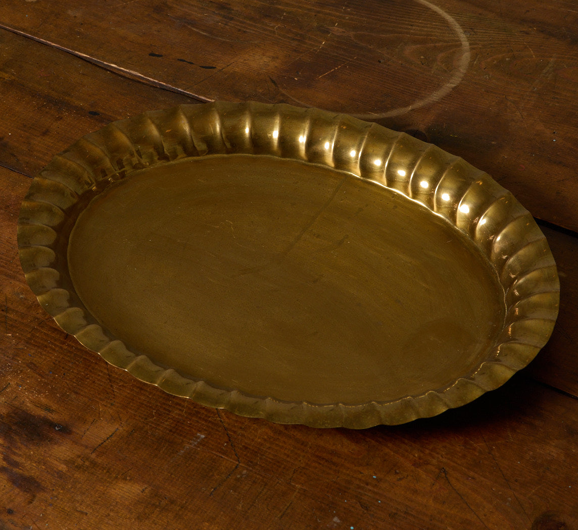VINTAGE BRASS SCALLOPED SERVING TRAY