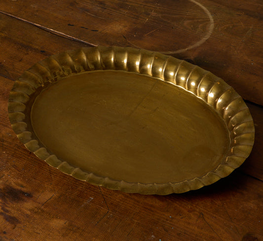 VINTAGE BRASS SCALLOPED SERVING TRAY