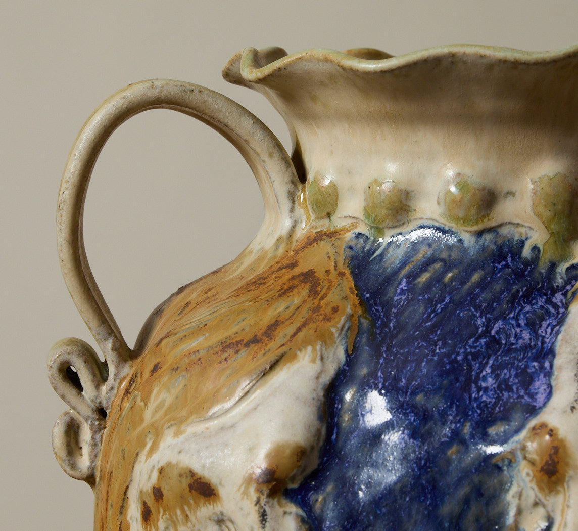 VINTAGE FOLK ART KISSING FACES VASE