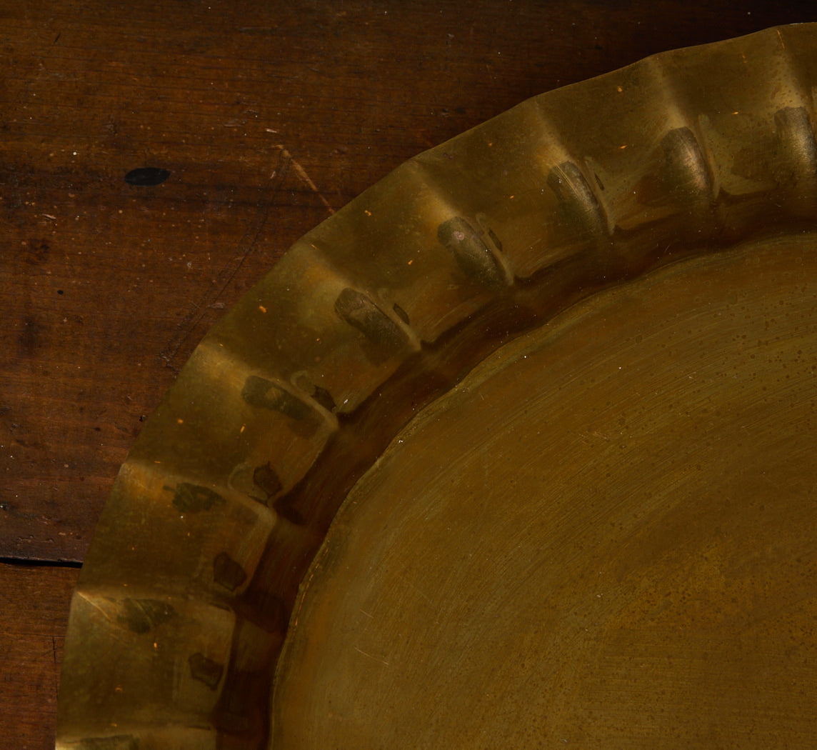 VINTAGE BRASS SCALLOPED SERVING TRAY