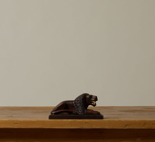 EARLY 20TH CENTURY CARVED WOODEN LION