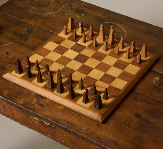 VINTAGE MODERNIST CHESS SET